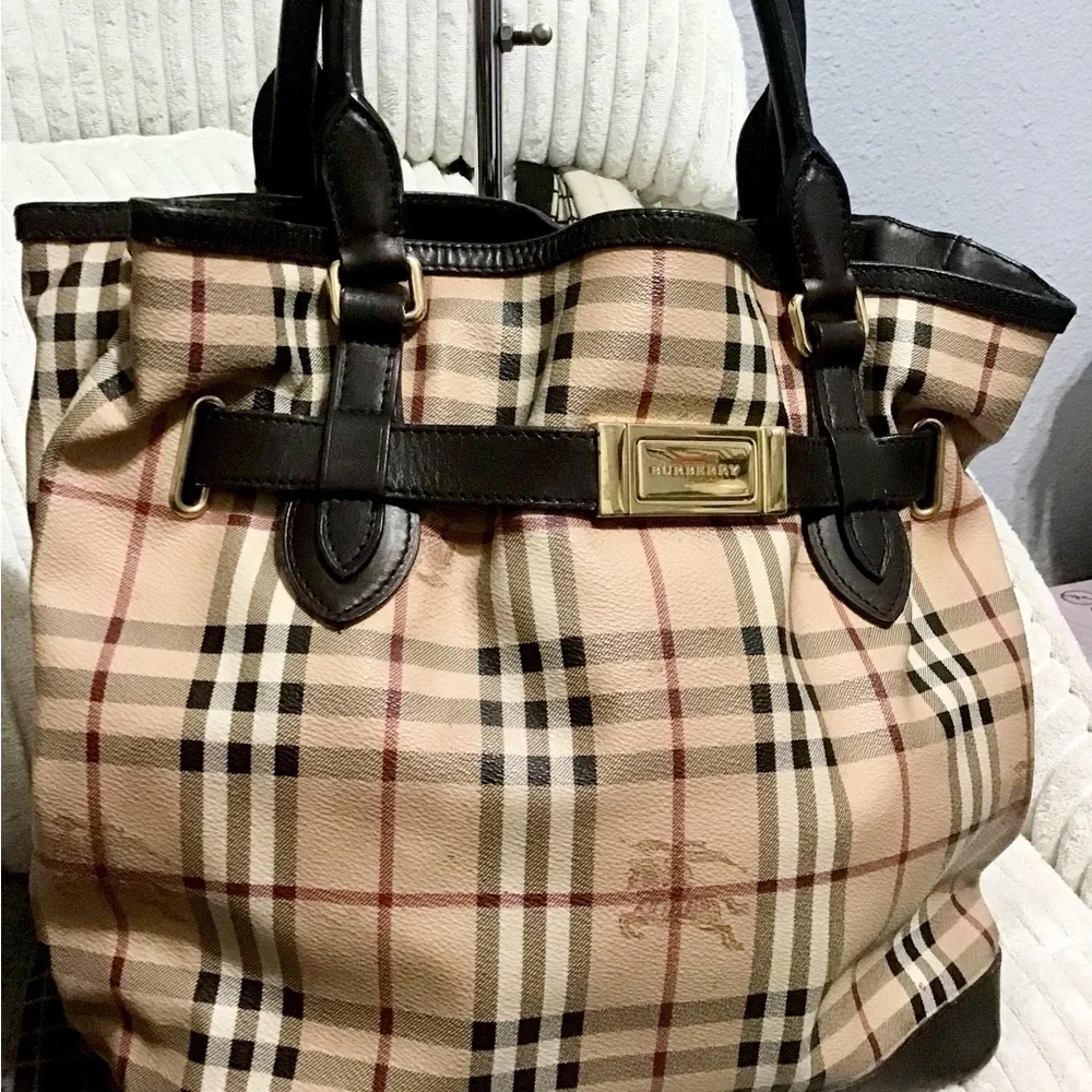 Burberry Bags - Picture 7 of 16